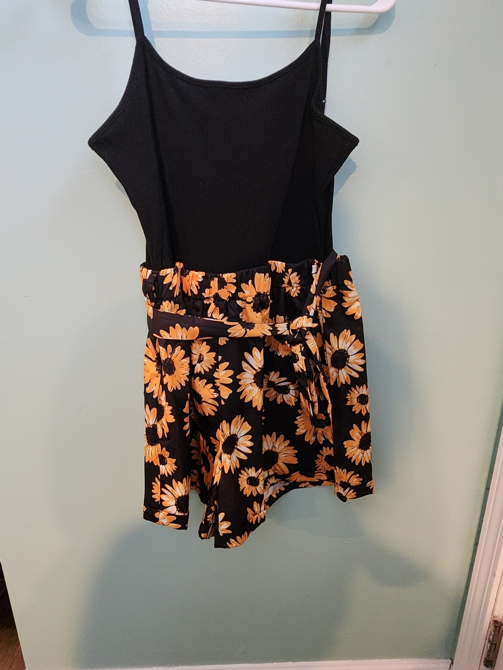 SHEIN Black Ribbed Sleeveless Top